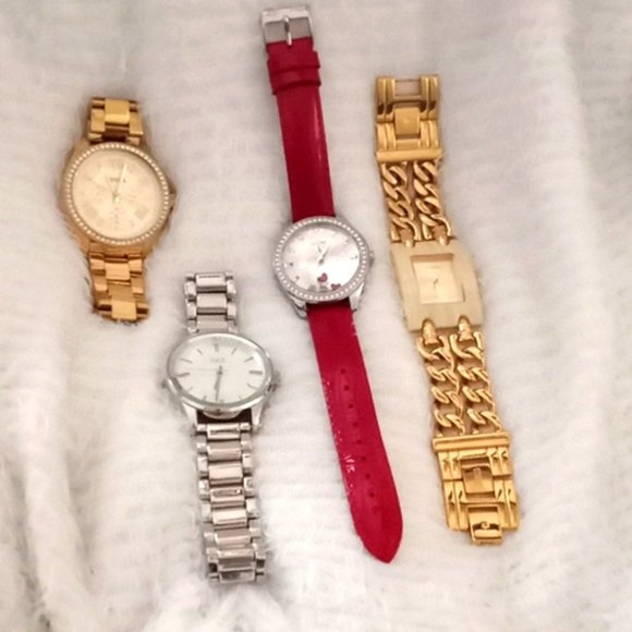 Fossil Accessories - 4 watches guess, fossil. BKE